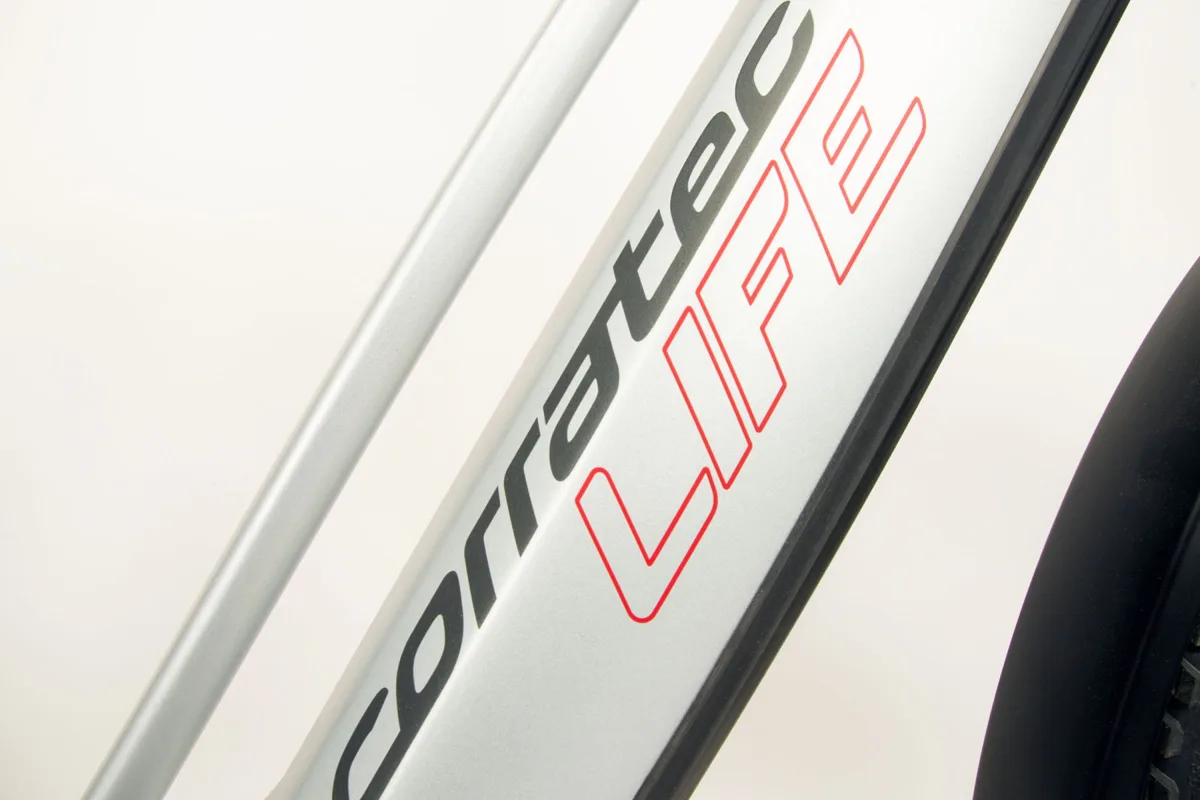 Rahmen des corratec Life mit Life-Schriftzug